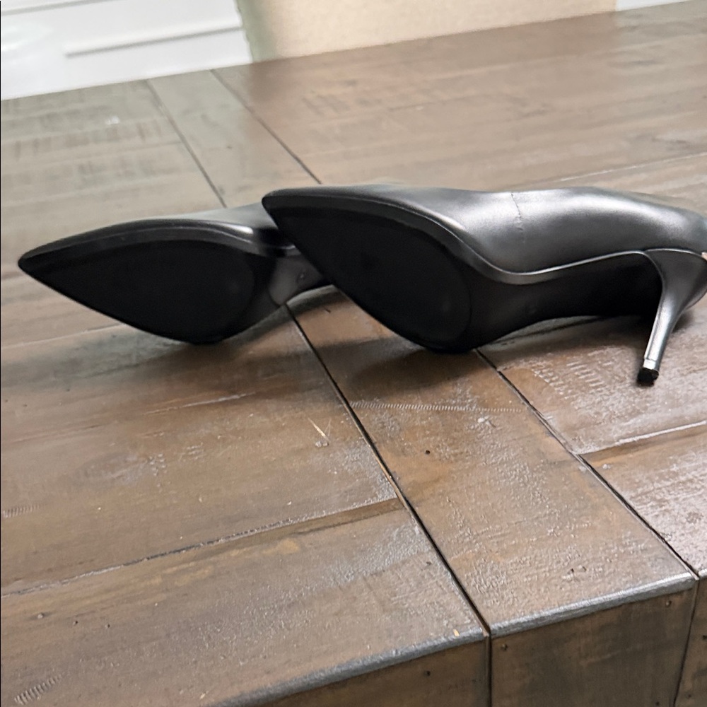 Calvin Klein Black Pointed-Toe Leather Pumps - Picture 5 of 12